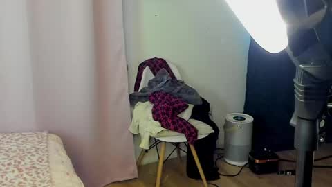 liyafly online show from 04-22-26, 04:26