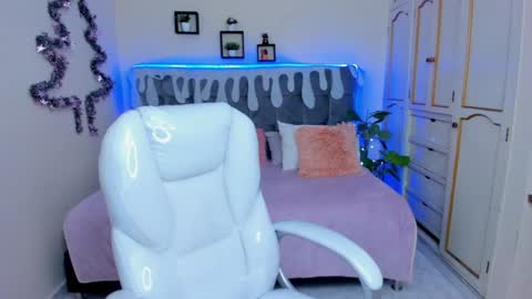 Snapshot of liz_bohemia chatting on 12-10-24, 06:44 LIZ online show from 12-10-24, 06:44