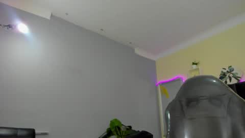 Snapshot of liz_bohemia chatting on 01-06-25, 11:31 LIZ online show from 01-06-25, 11:31