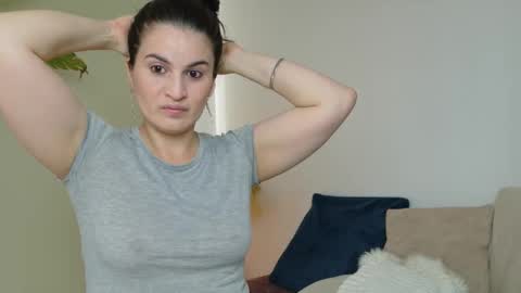 liz online show from 11-09-25, 01:42