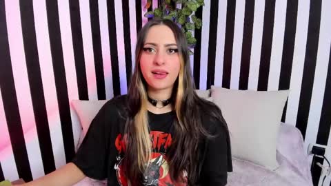 Snapshot of liz_goth chatting on 04-21-26, 02:01 Liz online show from 04-21-26, 02:01