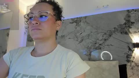 Liz  online show from 12-22-25, 10:45