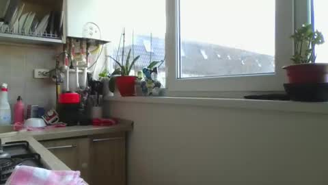 Liza online show from 12-17-24, 12:22