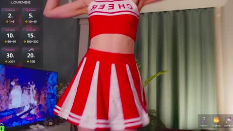 Snapshot of lizbethcoll chatting on 12-10-24, 08:49 Sunnheart online show from 12-10-24, 08:49