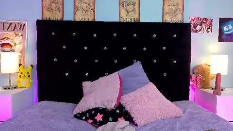 Snapshot of lizz_bela1 chatting on 07-14-26, 02:05 Lizz online show from 07-14-26, 02:05