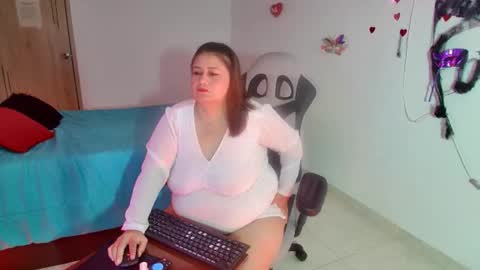 lizz_milf online show from 10-21-25, 05:41