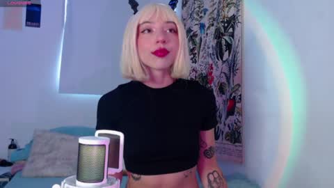 Snapshot of lizza_scott chatting on 08-06-26, 10:00 Lizza Scott online show from 08-06-26, 10:00