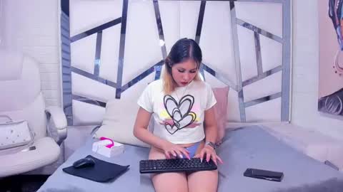 Lizza online show from 10-17-25, 02:59