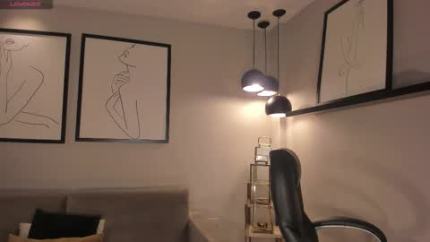 Snapshot of lizzhamilton_ chatting on 02-16-26, 08:49 Lizzi online show from 02-16-26, 08:49