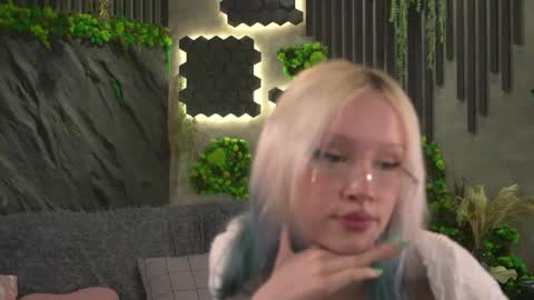 Snapshot of lizzofkiss chatting on 05-14-26, 07:04 Liza online show from 05-14-26, 07:04