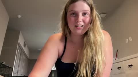 Lizzygetsbusy101 online show from 07-27-26, 04:19