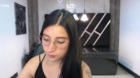 Lizzy SCHEDULE BROADCASTING Monday-Saturday 11am4pm Colombia online show from 01-18-26, 12:20