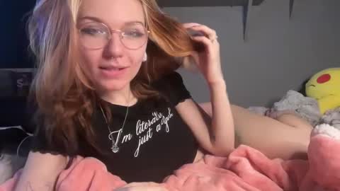 Snapshot of lizzyylovesick chatting on 12-28-24, 05:03 lizzybunny online show from 12-28-24, 05:03