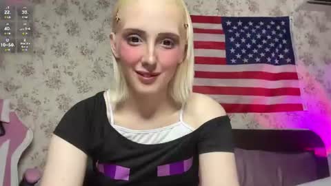 Snapshot of llinabarbie chatting on 06-18-26, 03:05 Alina online show from 06-18-26, 03:05