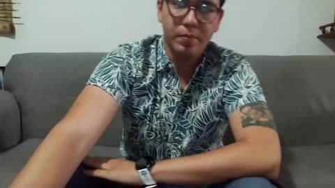 Snapshot of lobomx19 chatting on 04-12-26, 12:04 Lobo online show from 04-12-26, 12:04