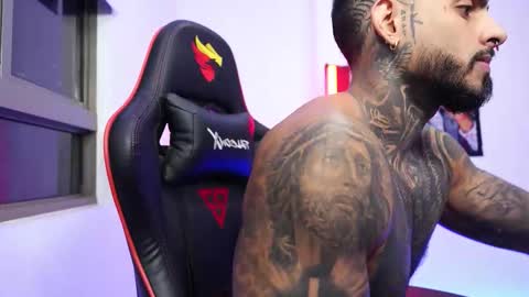 logan_hugh8 online show from 10-28-25, 01:53