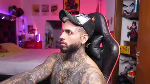 logan_hugh8 online show from 04-01-26, 01:41