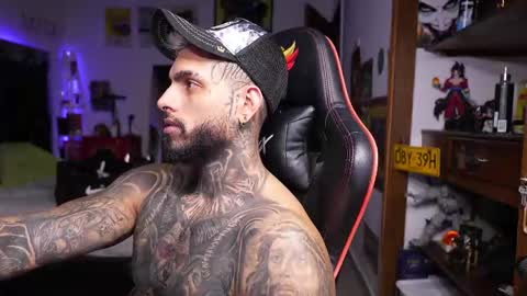 logan_hugh8 online show from 04-23-26, 02:57