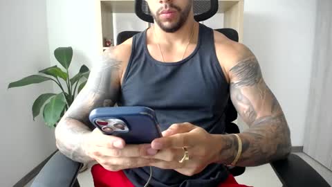 Snapshot of loganhod chatting on 05-10-26, 05:40 Logan Wolfp online show from 05-10-26, 05:40