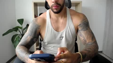 Snapshot of loganhod chatting on 05-14-26, 04:47 Logan Wolfp online show from 05-14-26, 04:47
