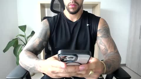 Snapshot of loganhod chatting on 05-18-26, 09:31 Logan Wolfp online show from 05-18-26, 09:31