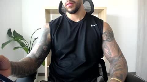 Snapshot of loganhod chatting on 05-19-26, 09:21 Logan Wolfp online show from 05-19-26, 09:21