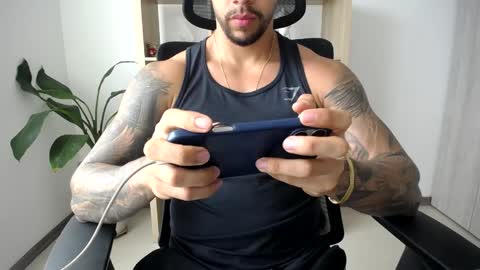 Snapshot of loganhod chatting on 05-30-26, 09:34 Logan Wolfp online show from 05-30-26, 09:34
