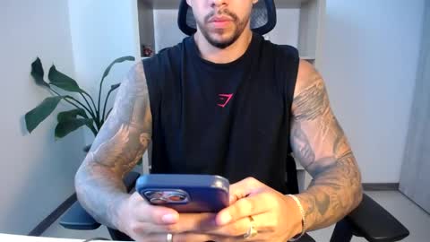 Snapshot of loganhod chatting on 06-04-26, 10:05 Logan Wolfp online show from 06-04-26, 10:05