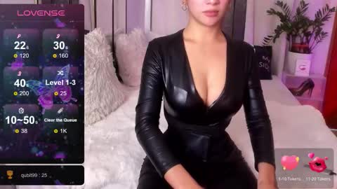 Snapshot of loisewilliams chatting on 09-26-25, 01:20 Mistress L online show from 09-26-25, 01:20