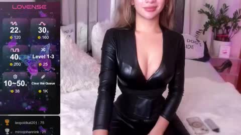 Snapshot of loisewilliams chatting on 10-01-25, 05:19 Mistress L online show from 10-01-25, 05:19