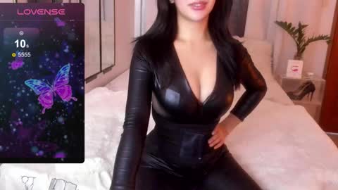 Snapshot of loisewilliams chatting on 01-09-26, 03:53 Mistress L online show from 01-09-26, 03:53