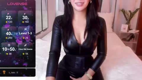 Snapshot of loisewilliams chatting on 02-18-26, 11:50 Mistress L online show from 02-18-26, 11:50