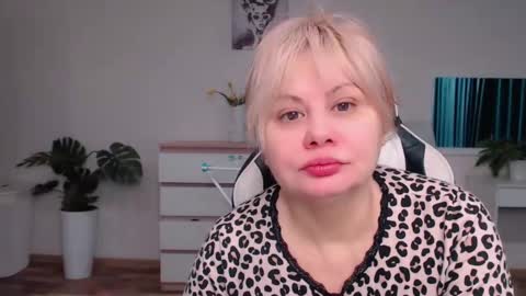  Lola  online show from 10-21-25, 07:31