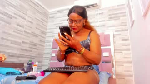 Lola online show from 02-27-25, 02:21