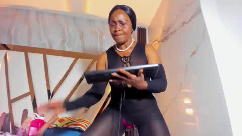 Lola online show from 11-06-25, 11:55