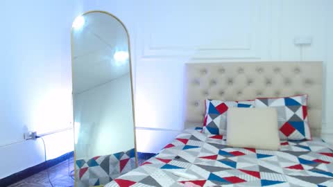 lola red online show from 12-18-25, 10:54