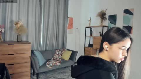 Snapshot of lola_weis chatting on 02-16-26, 08:32 Melina online show from 02-16-26, 08:32