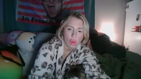 lolaa555 online show from 04-07-26, 06:36