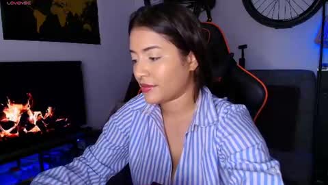 lolaasmith_21 online show from 07-10-26, 08:18