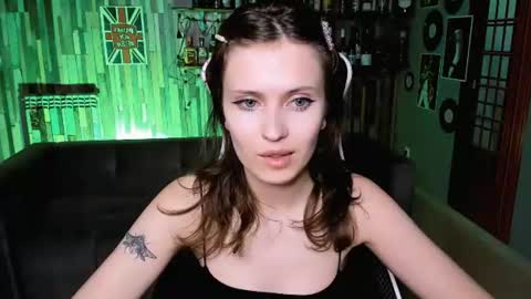 Snapshot of lolaasmus chatting on 06-12-26, 09:30 I consider myself the god Loki but life just calls me LOL online show from 06-12-26, 09:30