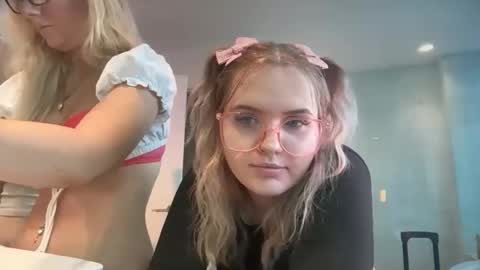 lolafae12 online show from 03-12-26, 07:09