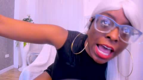 lola online show from 11-21-25, 08:18