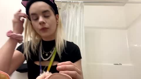 Lola Lixx online show from 01-12-25, 12:39