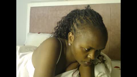 lolamia7 online show from 09-29-25, 05:01