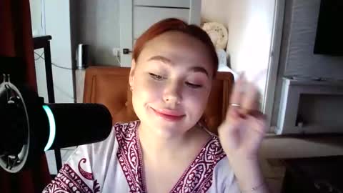 Snapshot of lolamint_ chatting on 09-15-25, 10:48 Lola online show from 09-15-25, 10:48