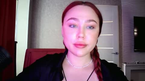 Snapshot of lolamint_ chatting on 09-17-25, 12:29 Lola online show from 09-17-25, 12:29