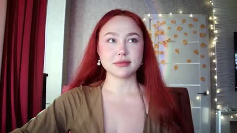 Snapshot of lolamint_ chatting on 10-23-25, 11:31 Lola online show from 10-23-25, 11:31
