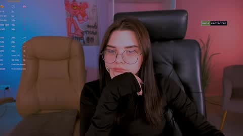 Lola pvt is OPEN online show from 02-06-25, 03:52