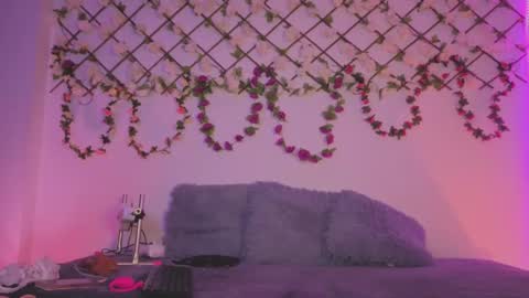  Lola  online show from 11-29-25, 12:35