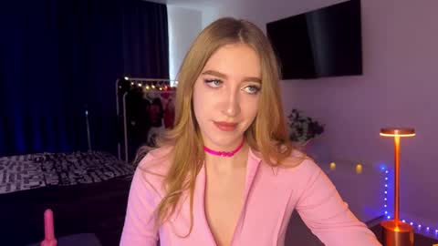 hi im Lola nice to meet you online show from 03-09-26, 08:40